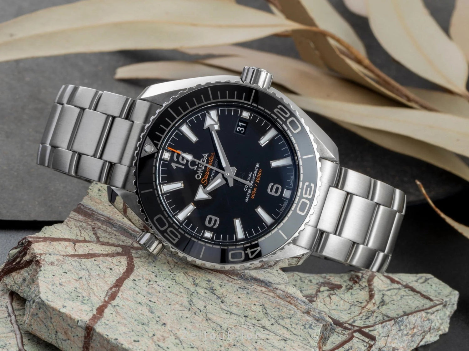 Best Straps for the Omega Seamaster Planet Ocean 600M 39.5mm (215.30.40.20.01.001) - Helvetus