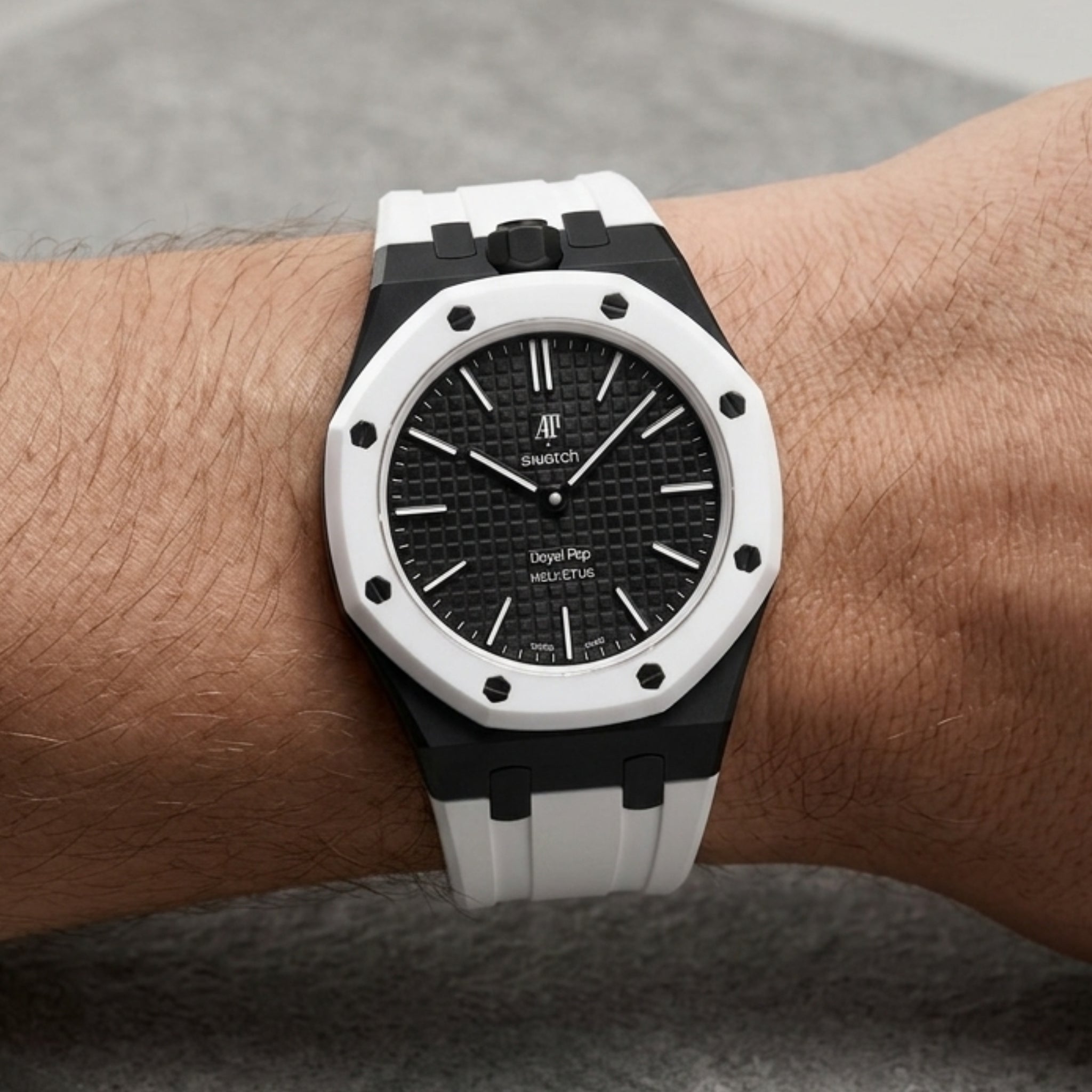 Royal Pop Wrist Strap & Case — For Ocho Negro (Lépine, Crown at 12)